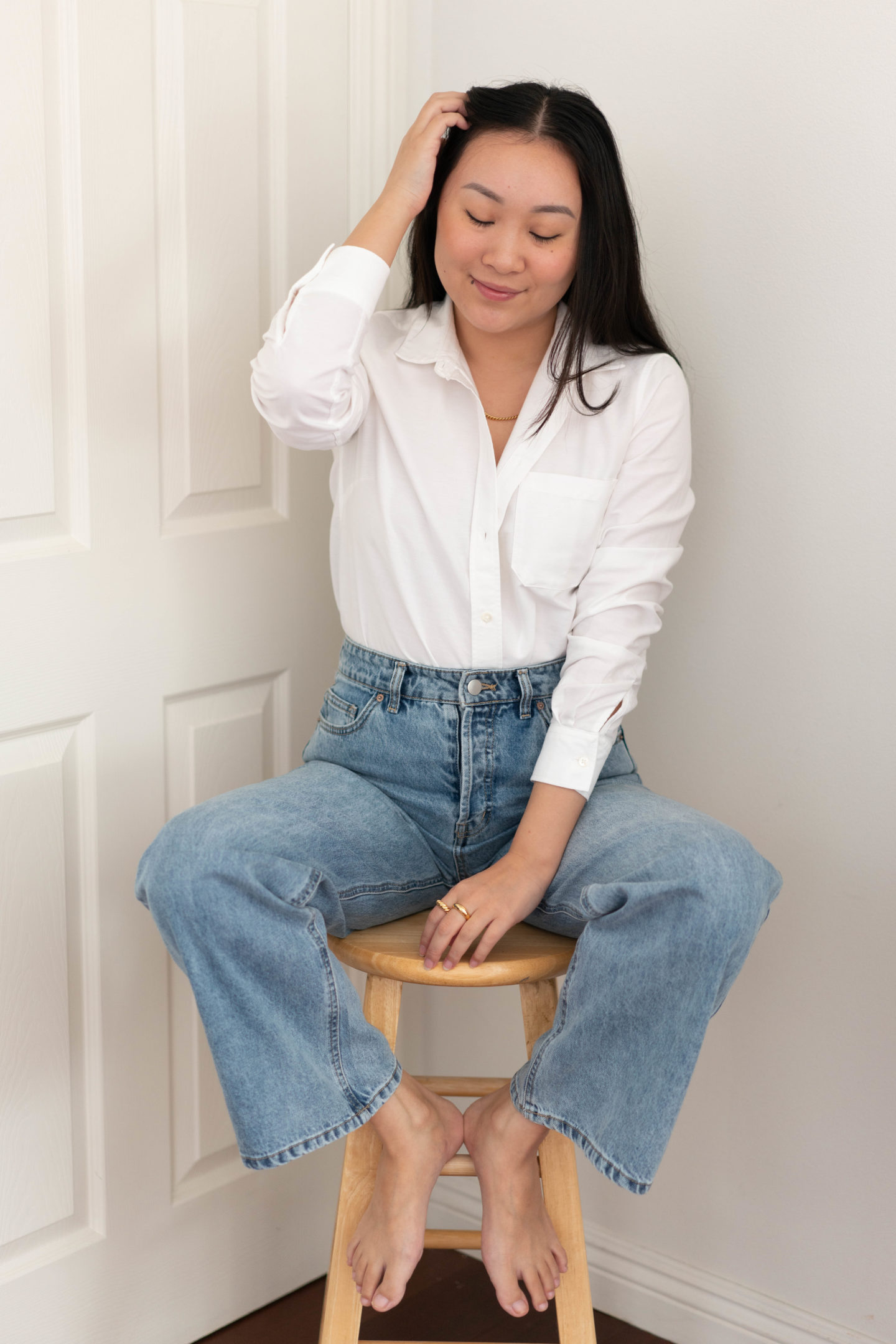 Sezane Tomboy Shirt, Wide Leg Jeans, GOTS Certified Shirt, 100% Organic Shirt, White Shirt and Jeans, Classic and Timeless Outfit, Simple and Chic Outfit, Heart Made of Gold Jewelry